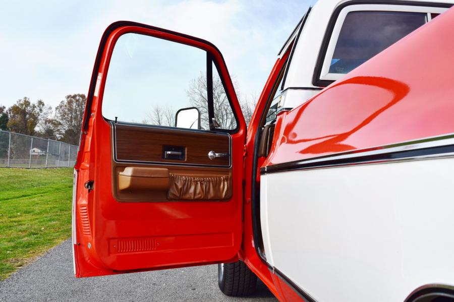 Детали интерьера Chevrolet C10 Cheyenne Super 1974 года  (фото 153 из 365)